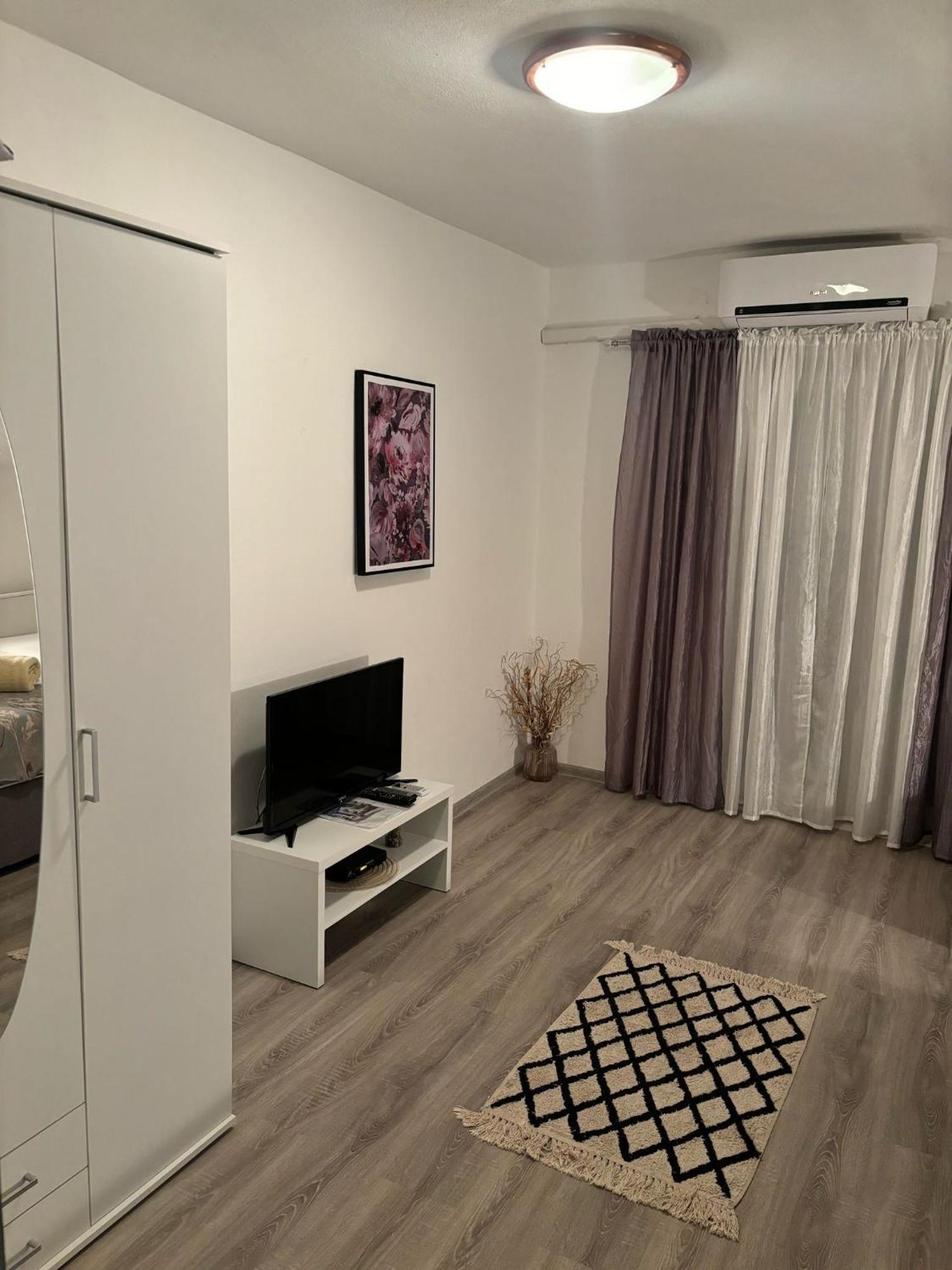 Apartments Kralj Zvonimir Jadranovo Esterno foto